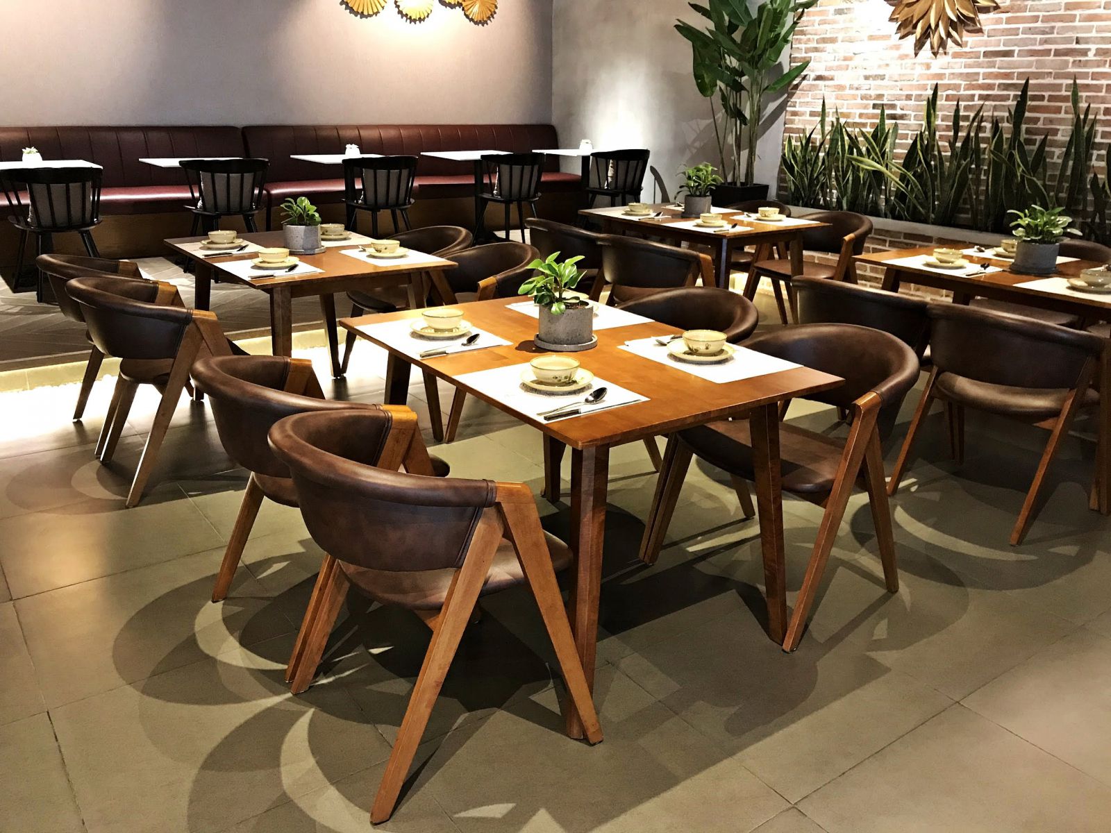 mẫu ghế gỗ mc157 cao cấp trong nội thất nhà hàng chay